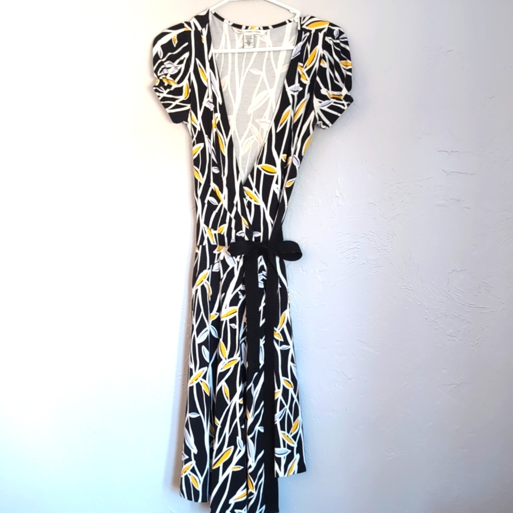 Diane Von Furstenberg Black, Yellow & White Wrap Dress Women's Size 4